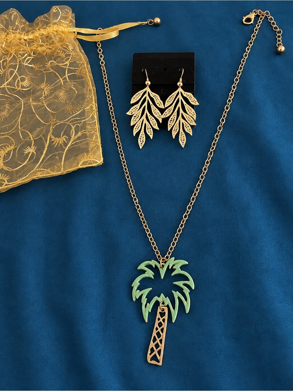 New Jewelry Set of 4 items + 1 bag